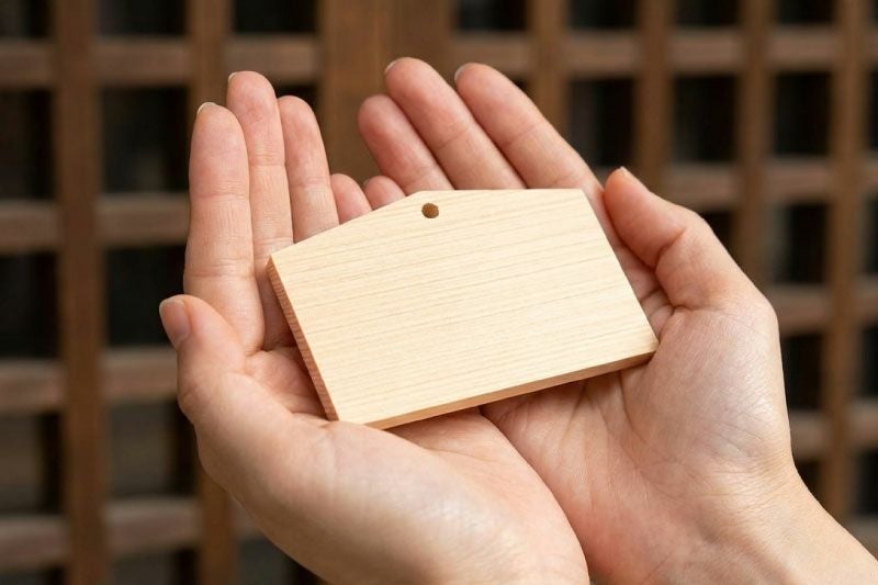 白木絵馬90mm×70mm×6mm(1枚)赤ひも付き（未結） | 卒塔婆通販